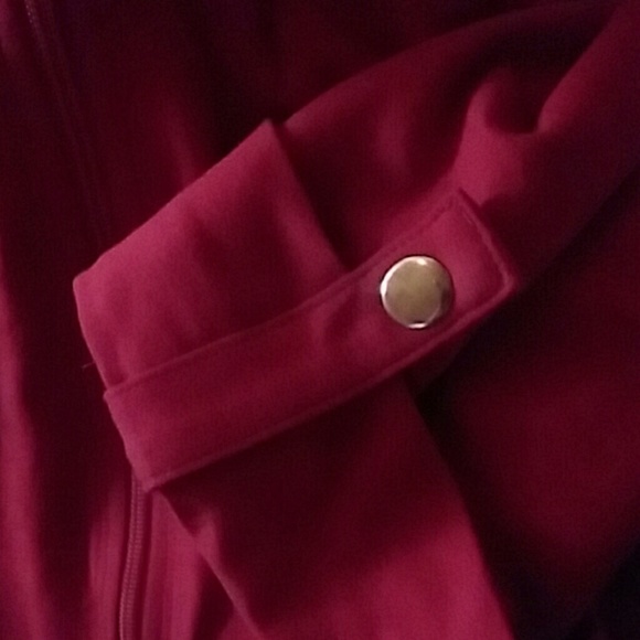 Jacket (s) - Picture 3 of 4